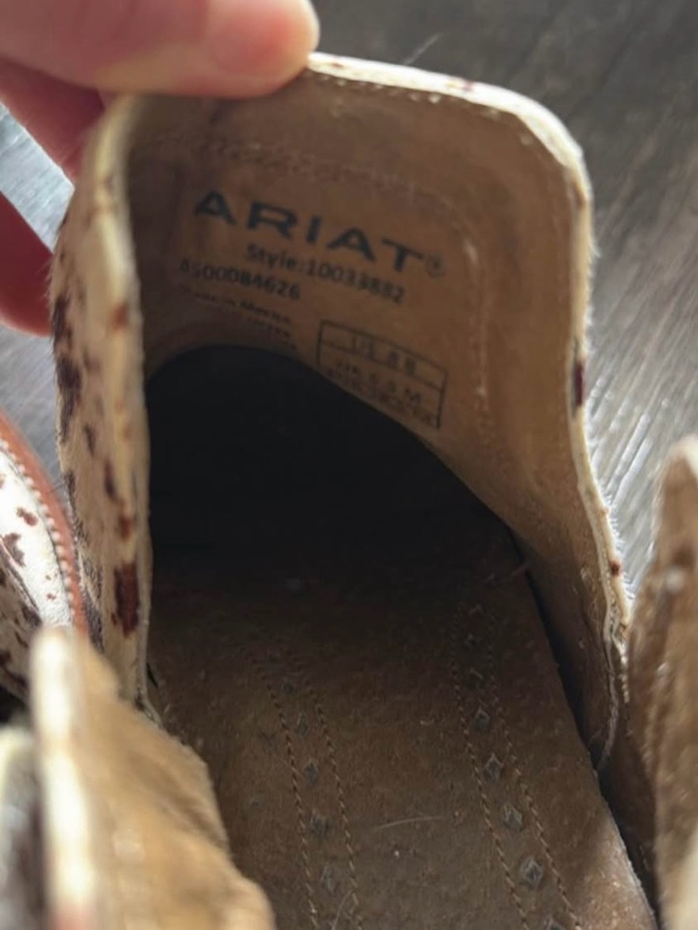 Women’s Ariat Cowhide Size 8 Booties - Picture 4 of 4